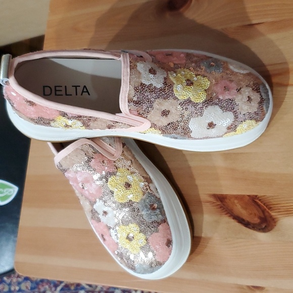 Sequin Sneakers - Picture 15 of 16